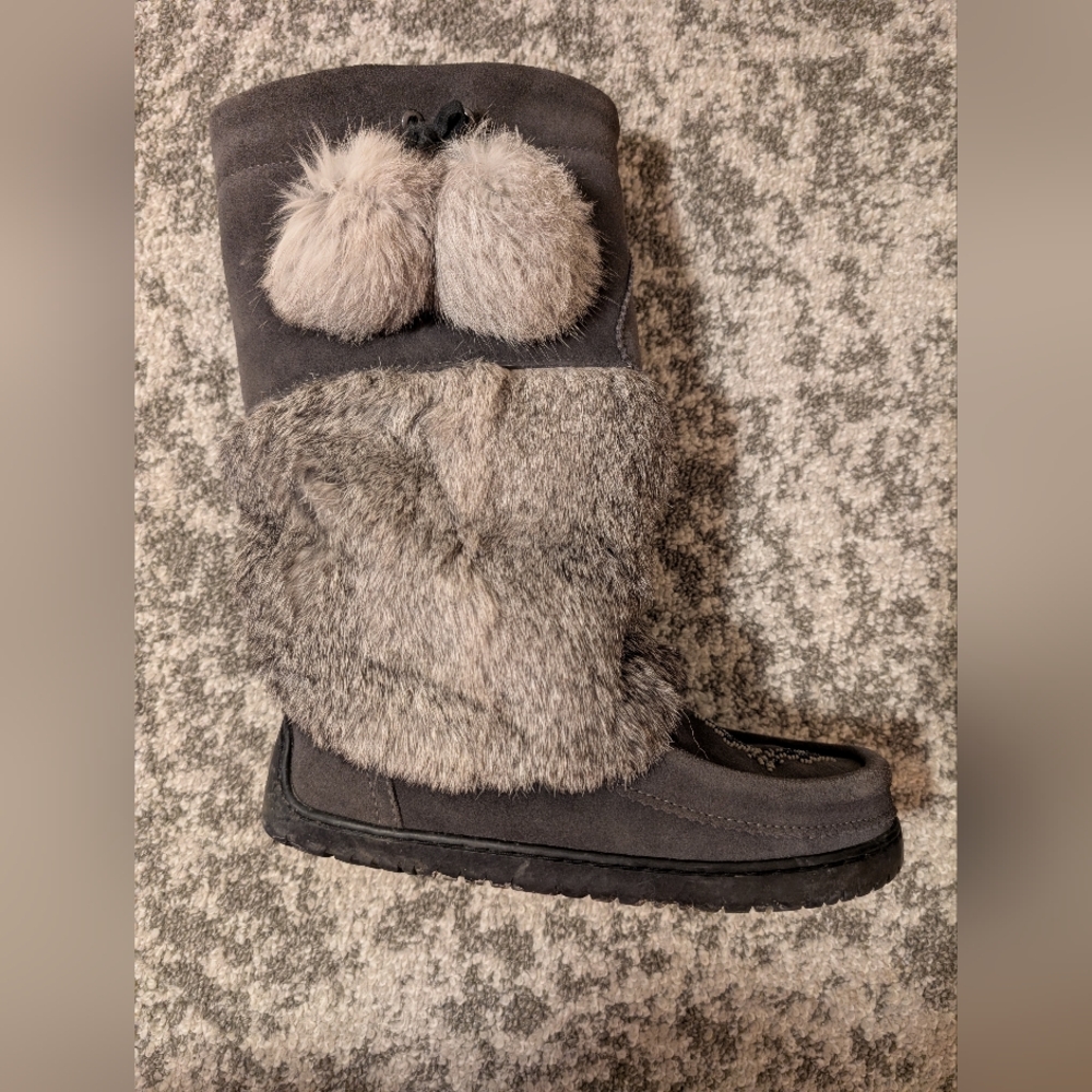 Cozy Gray Fur And Leather Winter Boots - Picture 3 of 10